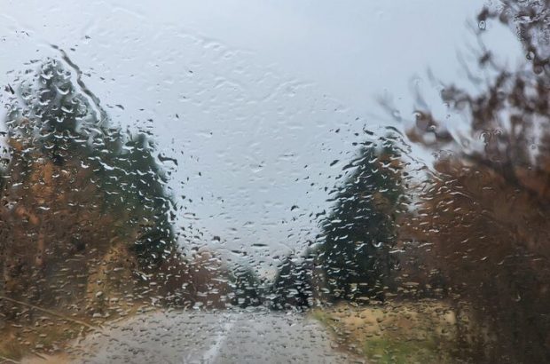 آغاز بارش های پراکنده در اصفهان
